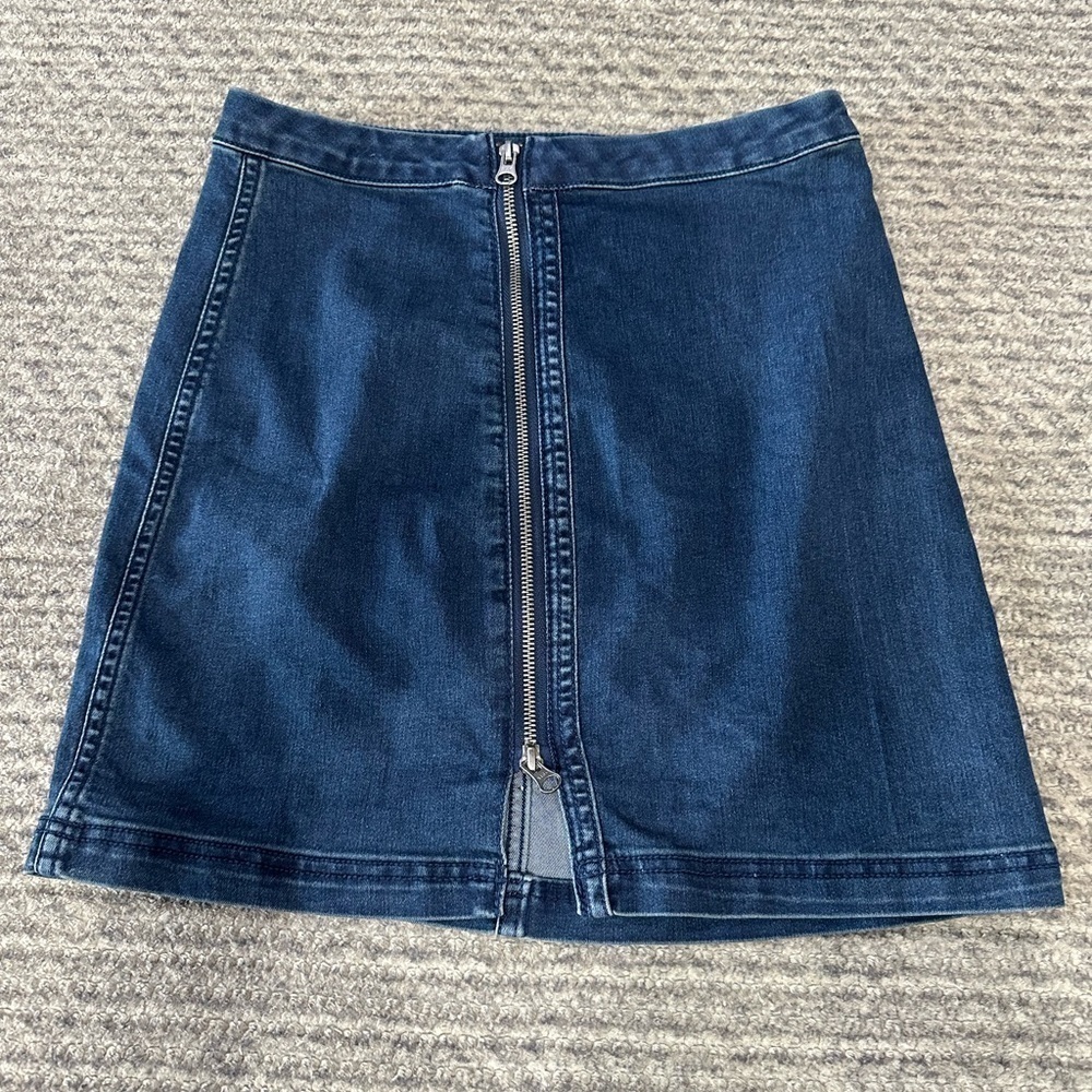 FREE PEOPLE Denim Mini Skirt with front zipper, size 8